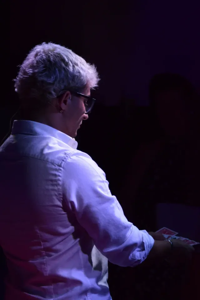 Ángel Ruiz, mago e ilusionista profesional en Madrid